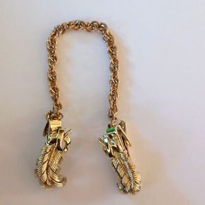Sweater clip